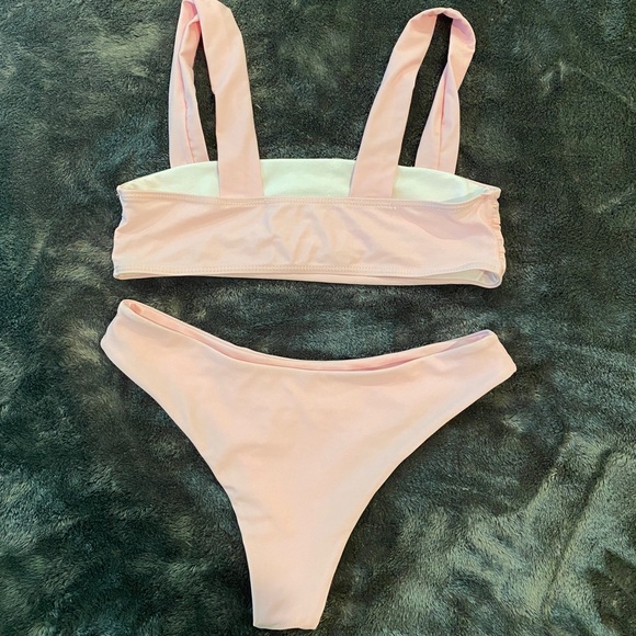 Bikini - Picture 2 of 3